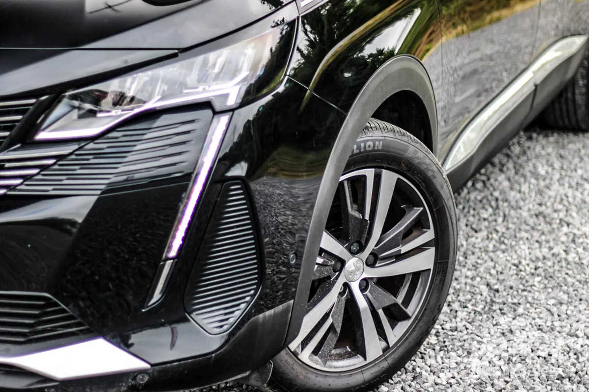 Peugeot 5008 MPV, Diesel, 2022, Black