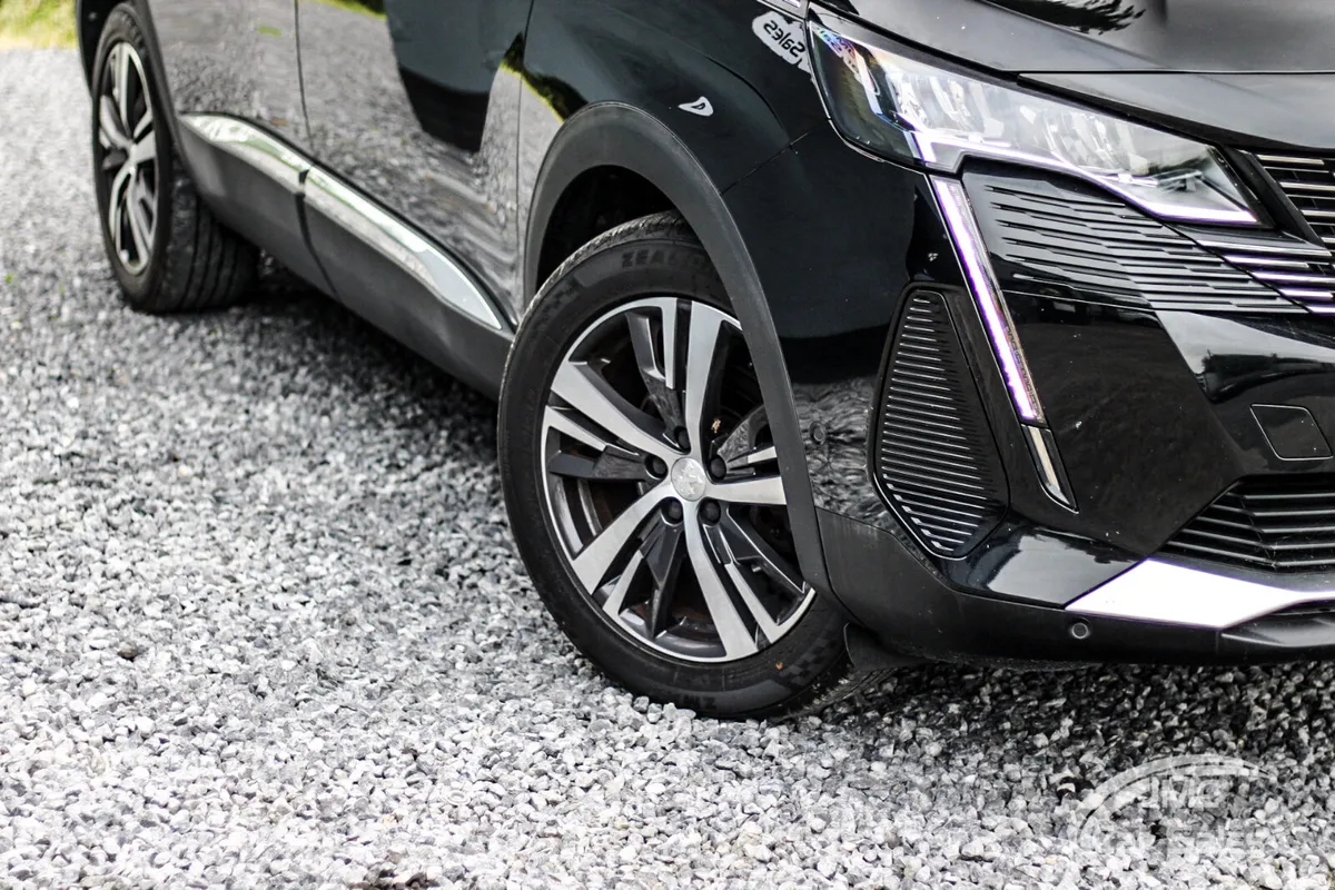 Peugeot 5008 MPV, Diesel, 2022, Black