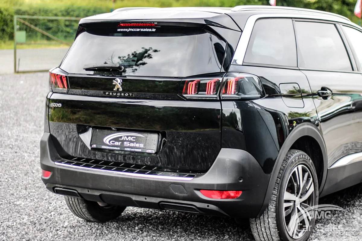Peugeot 5008 MPV, Diesel, 2022, Black
