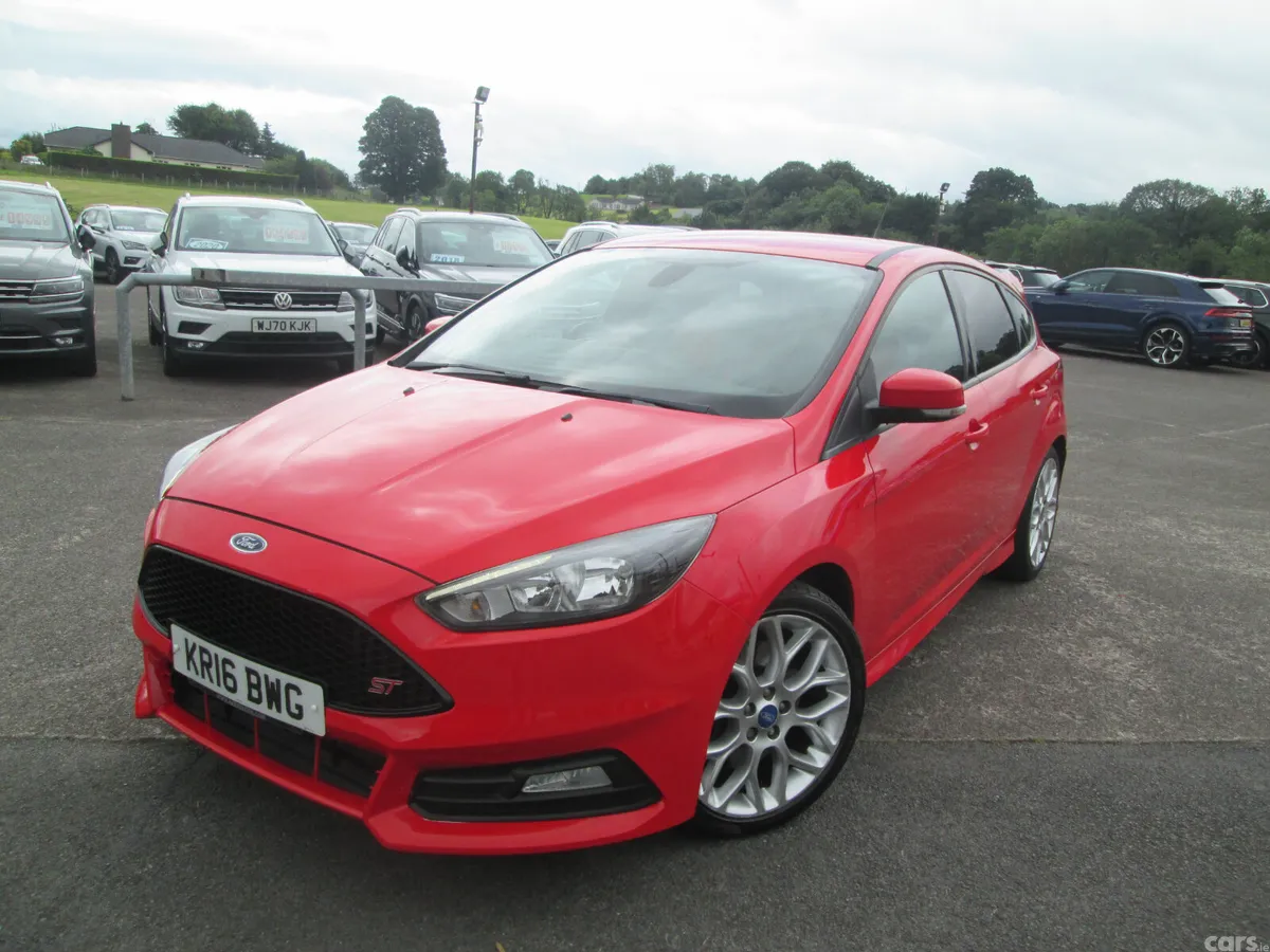 Ford Focus Hatchback, Diesel, 2016, Red