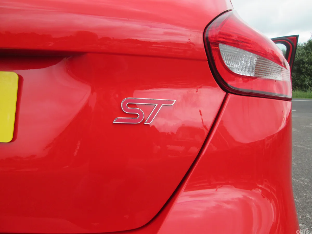 Ford Focus Hatchback, Diesel, 2016, Red