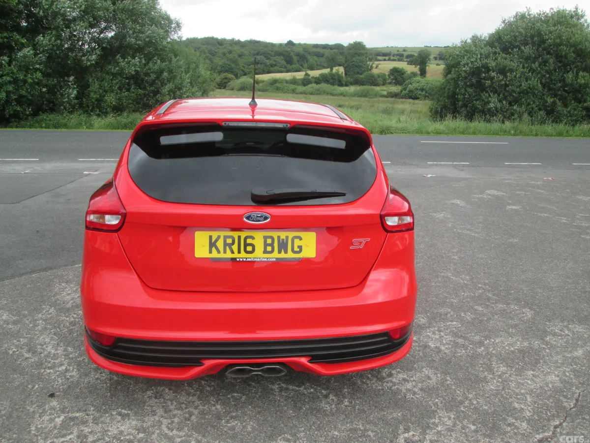 Ford Focus Hatchback, Diesel, 2016, Red