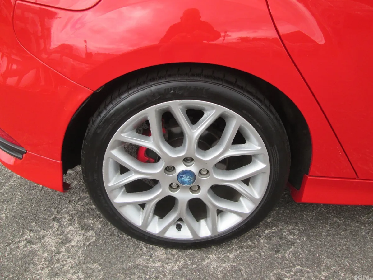 Ford Focus Hatchback, Diesel, 2016, Red