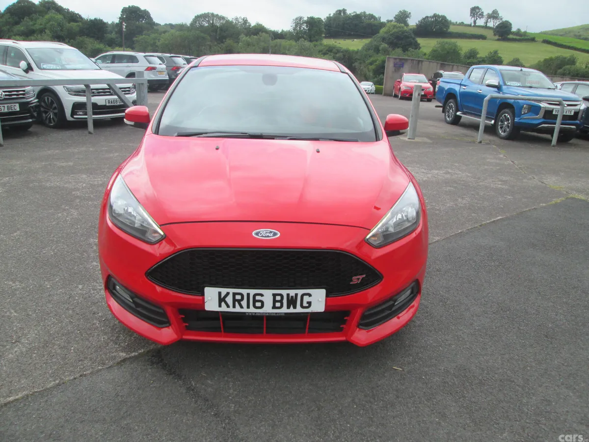 Ford Focus Hatchback, Diesel, 2016, Red