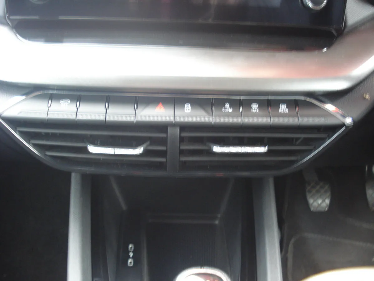 Skoda Octavia Saloon, Diesel, 2022, Grey
