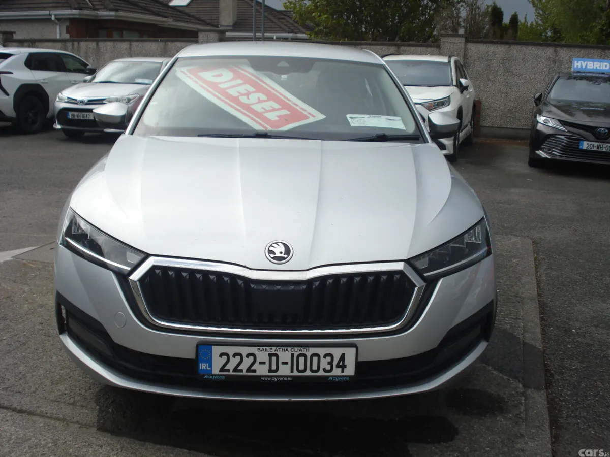 Skoda Octavia Saloon, Diesel, 2022, Grey