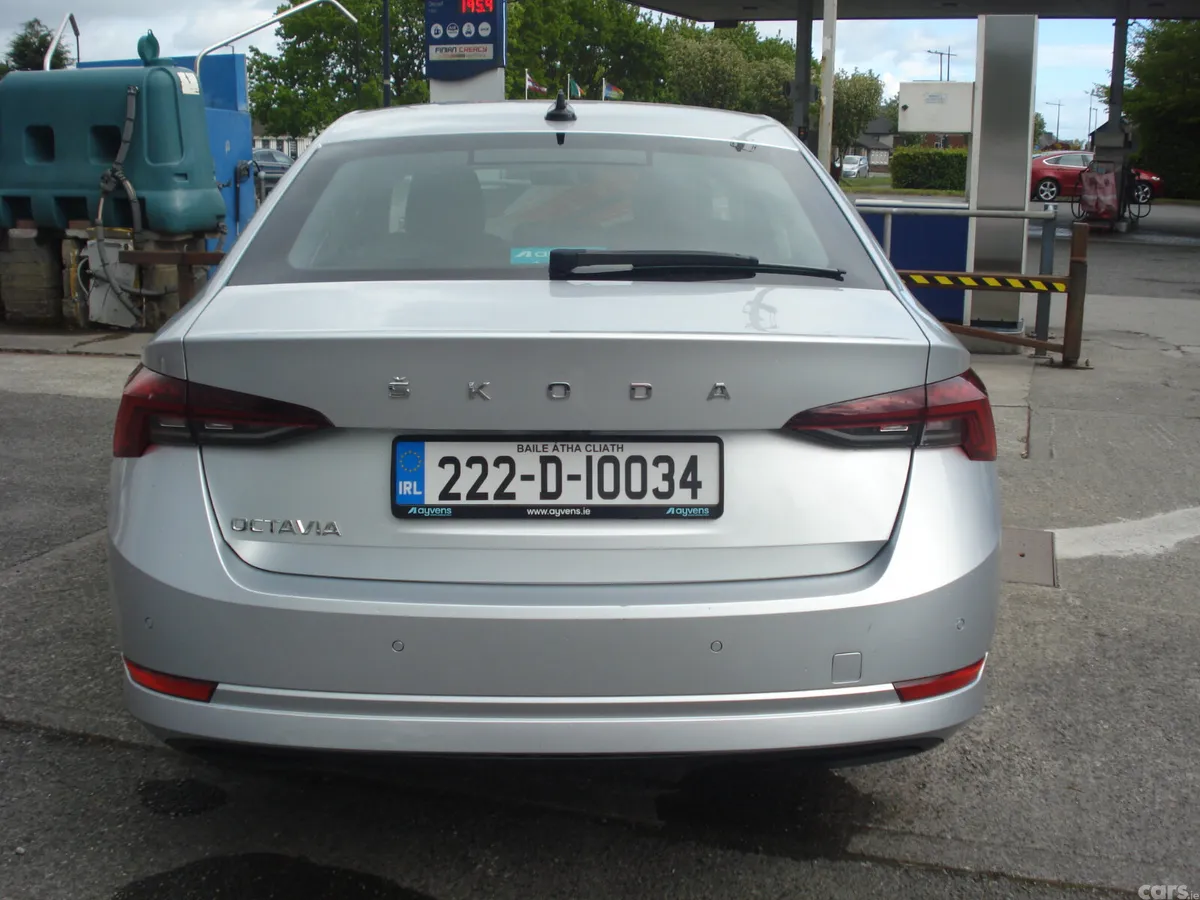 Skoda Octavia Saloon, Diesel, 2022, Grey
