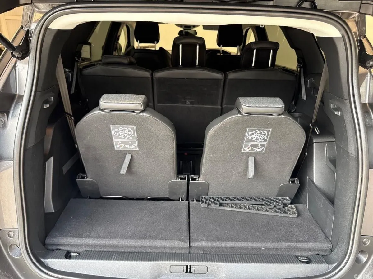 Peugeot 5008 MPV, Diesel, 2022, Grey