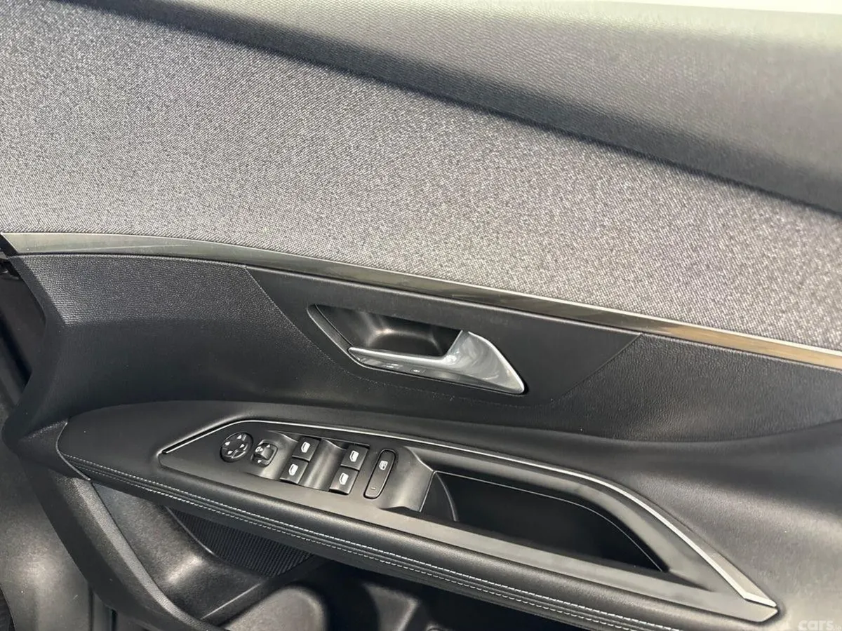 Peugeot 5008 MPV, Diesel, 2022, Grey