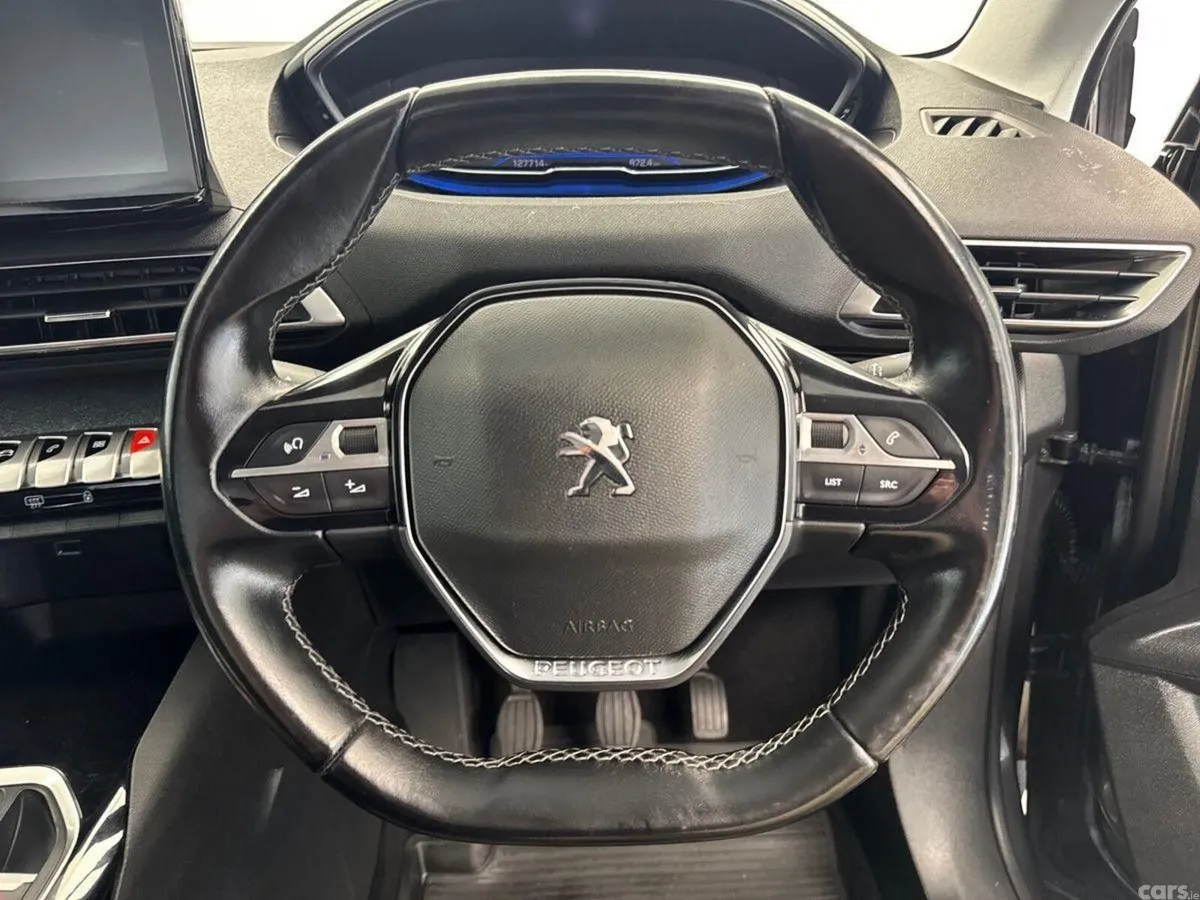 Peugeot 5008 MPV, Diesel, 2022, Grey