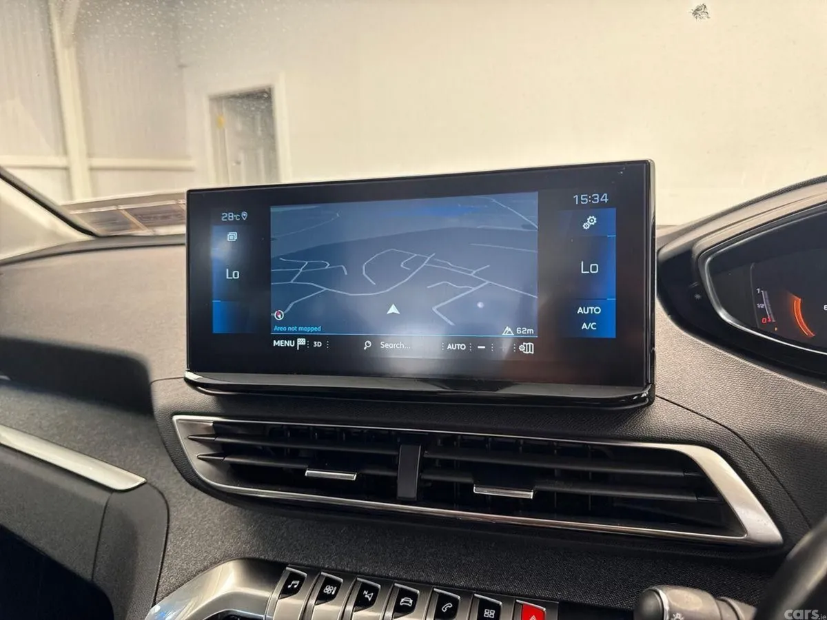 Peugeot 5008 MPV, Diesel, 2022, Grey