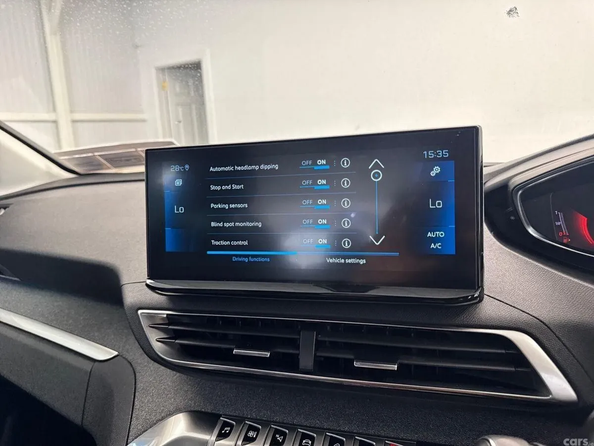 Peugeot 5008 MPV, Diesel, 2022, Grey