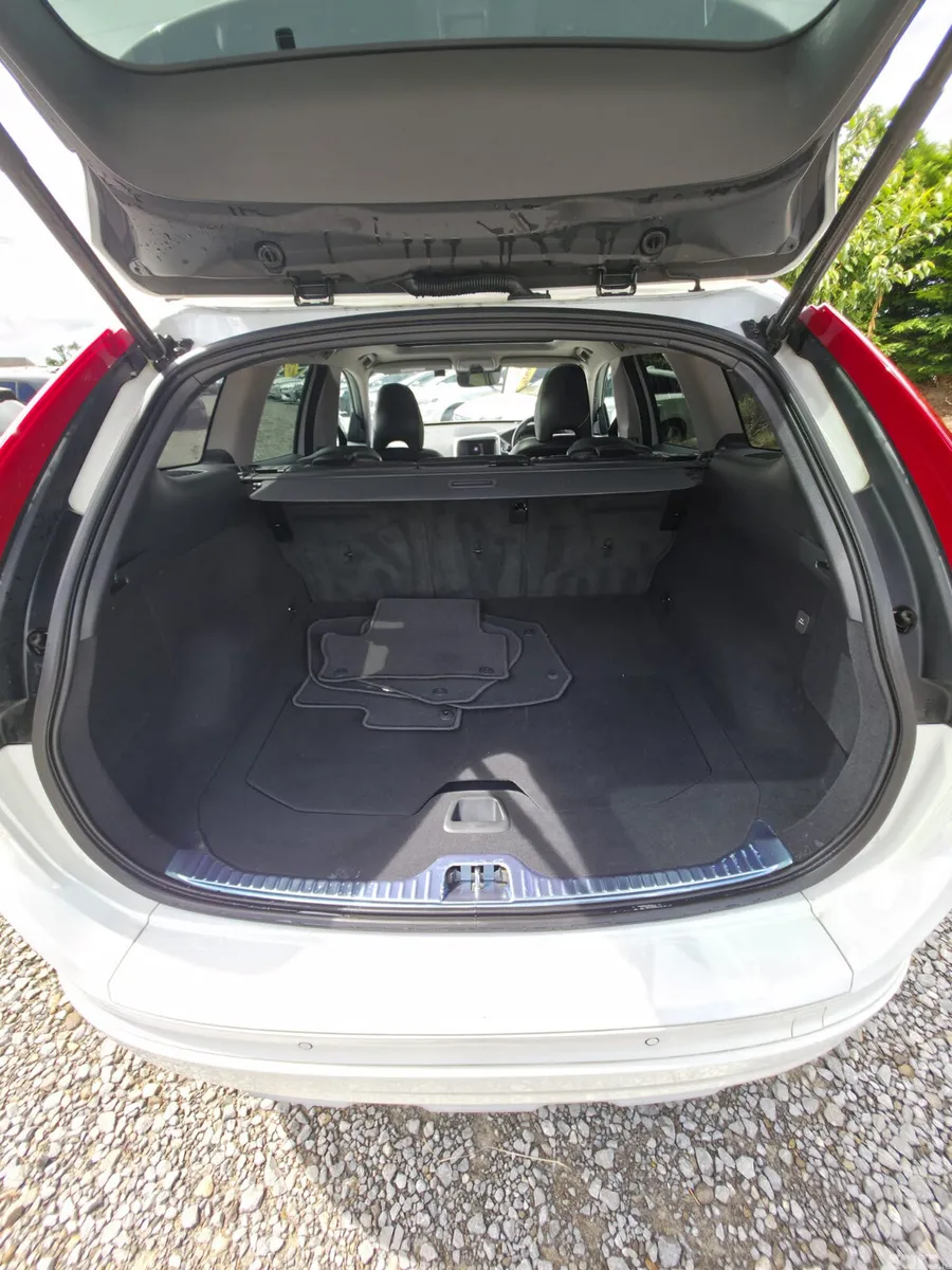 Volvo XC60 SUV, Diesel, 2017, White