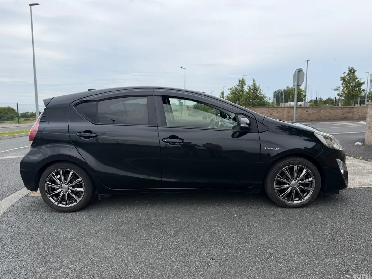Toyota Aqua Hatchback, Petrol Hybrid, 2015, Black