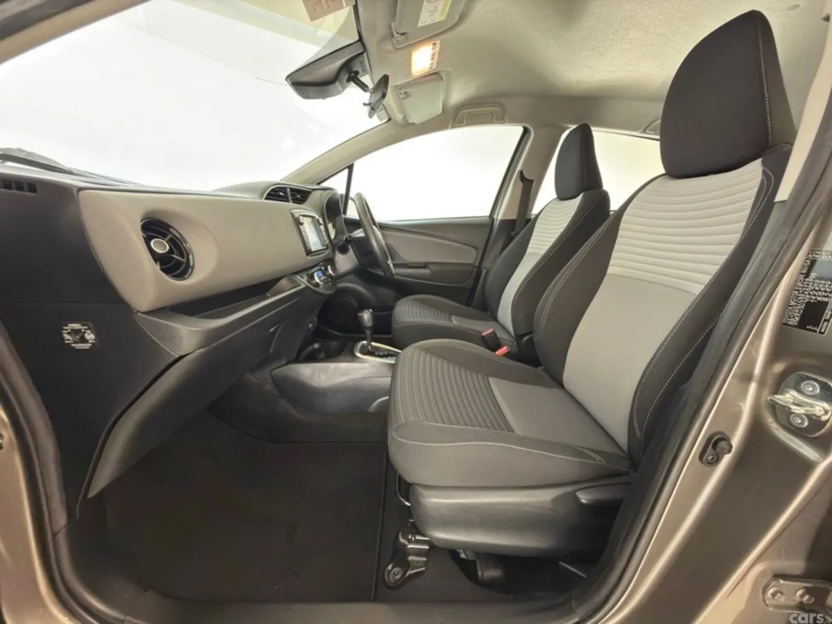 Toyota Yaris Hatchback, Petrol Hybrid, 2020, Bronze