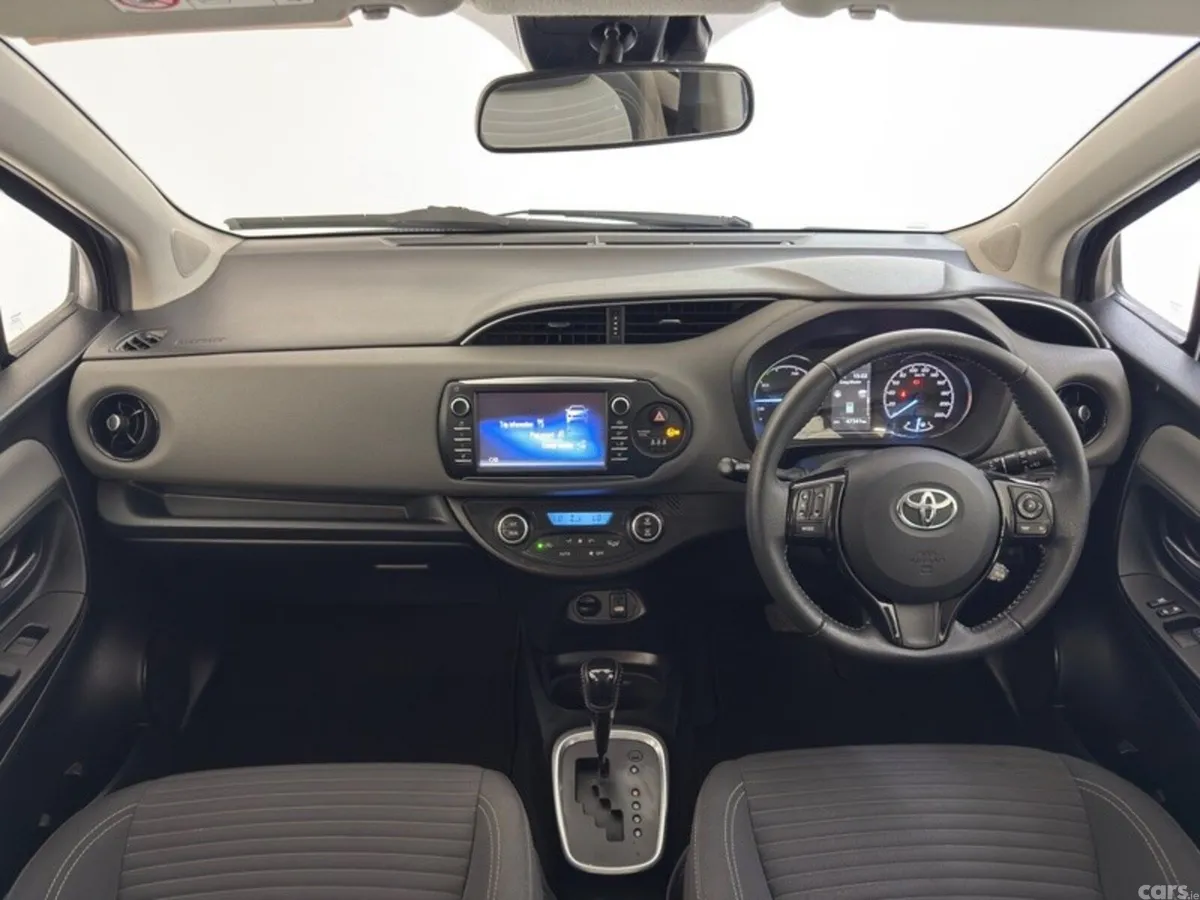 Toyota Yaris Hatchback, Petrol Hybrid, 2020, Bronze