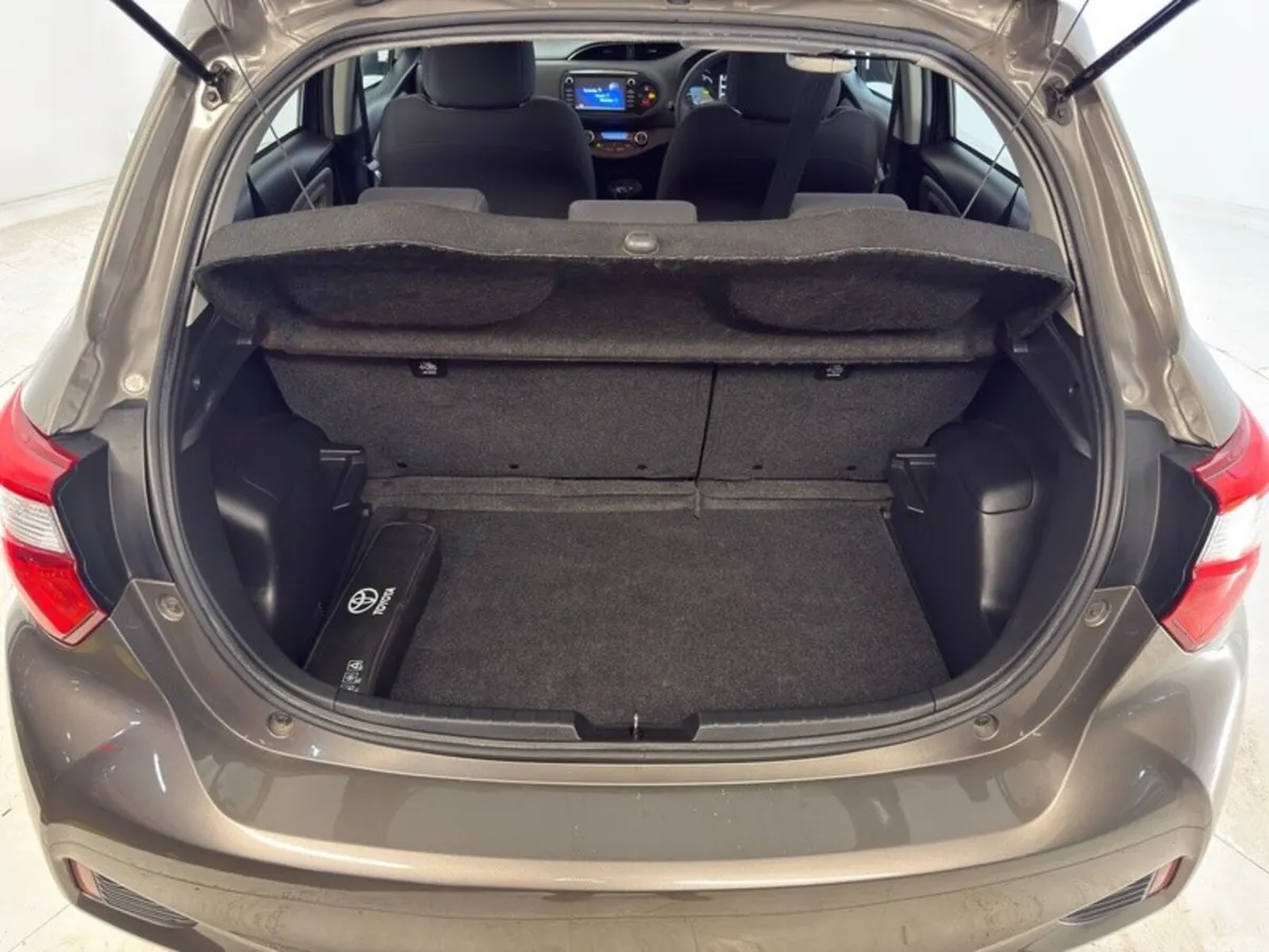 Toyota Yaris Hatchback, Petrol Hybrid, 2020, Bronze