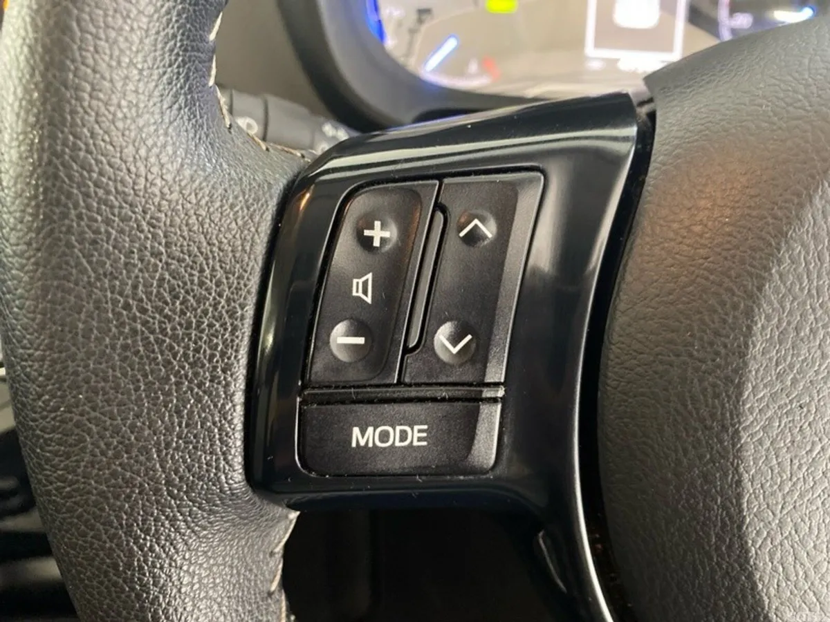 Toyota Yaris Hatchback, Petrol Hybrid, 2020, Bronze