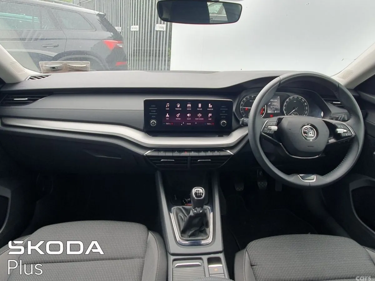 Skoda Octavia Saloon, Diesel, 2024, Blue