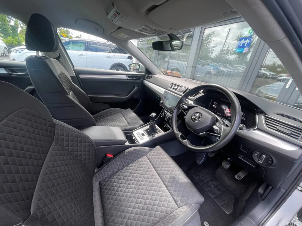 Skoda Superb Hatchback, Diesel, 2023, Grey
