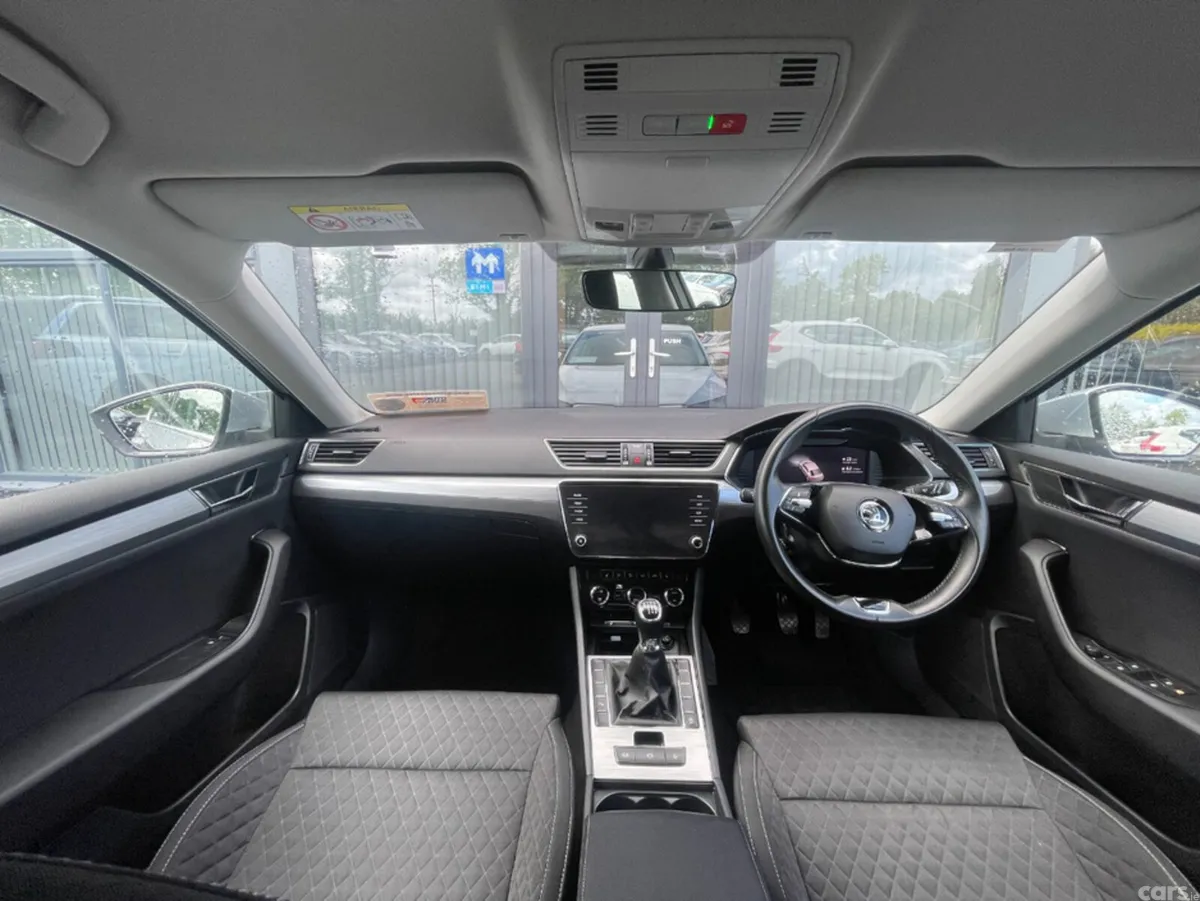Skoda Superb Hatchback, Diesel, 2023, Grey