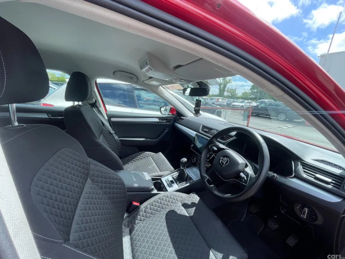 Skoda Superb Hatchback, Diesel, 2023, Red