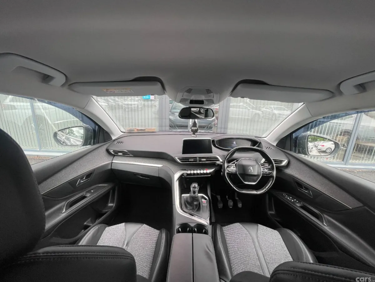 Peugeot 5008 MPV, Diesel, 2018, Blue