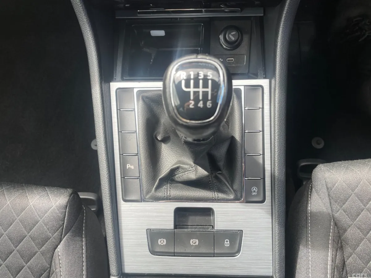 Skoda Superb Hatchback, Diesel, 2023, Grey