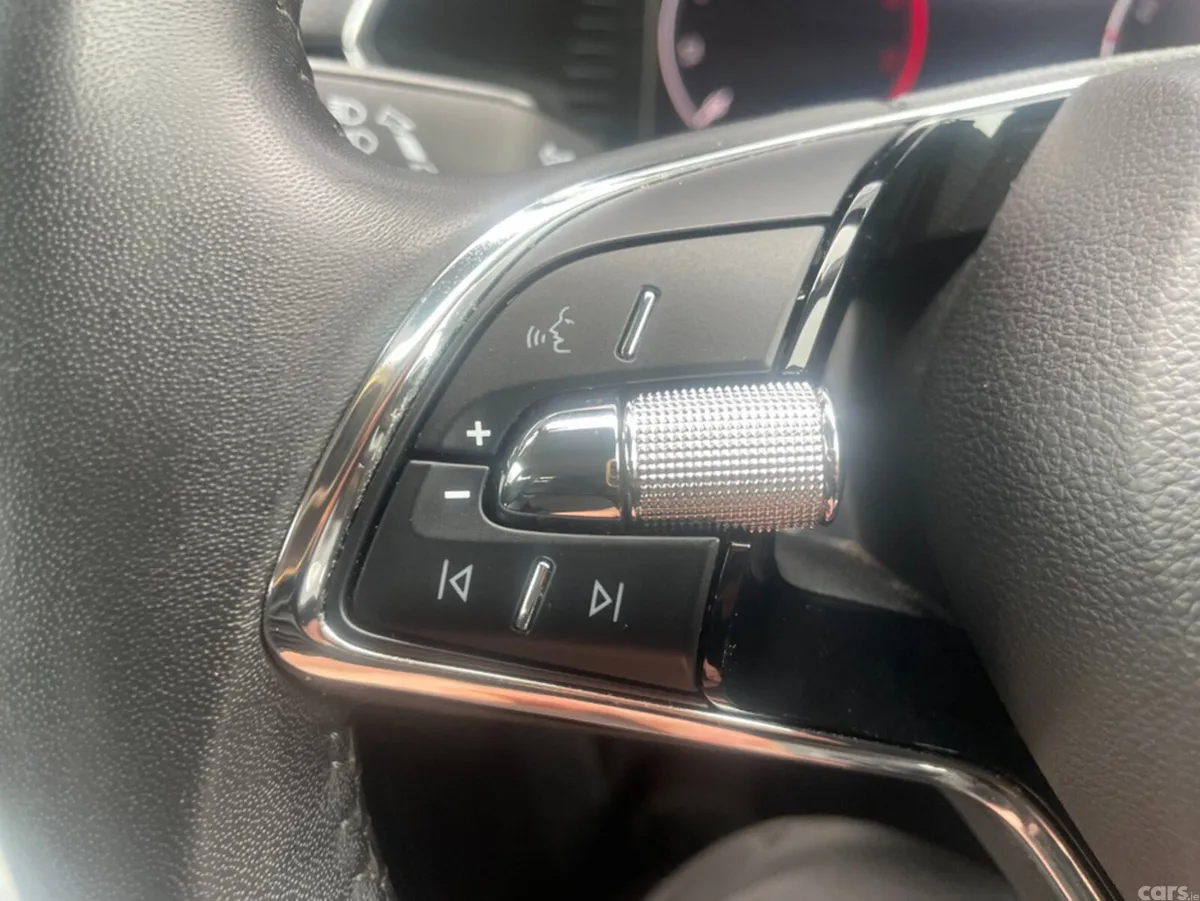 Skoda Superb Hatchback, Diesel, 2023, Red