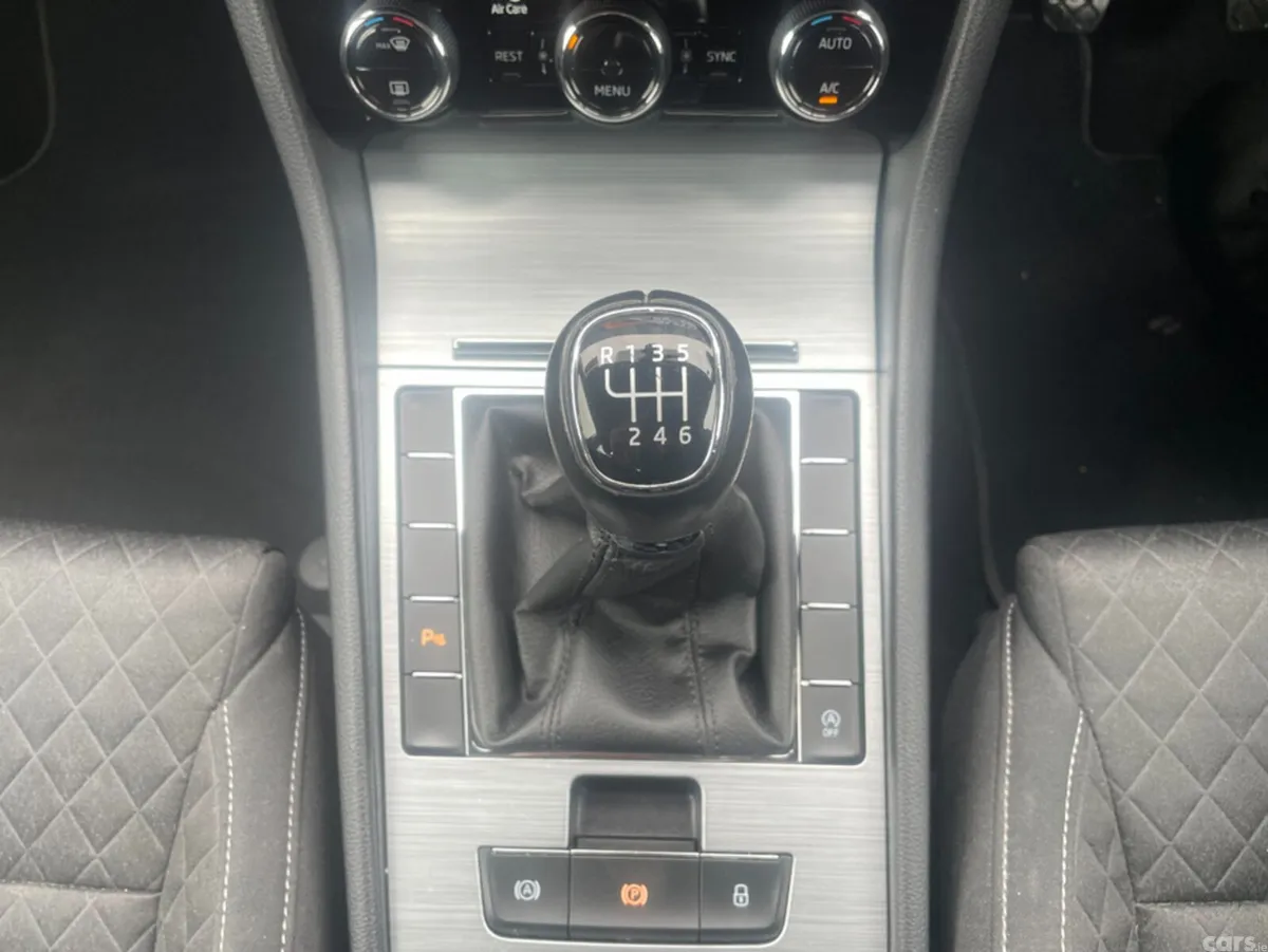 Skoda Superb Hatchback, Diesel, 2023, Red