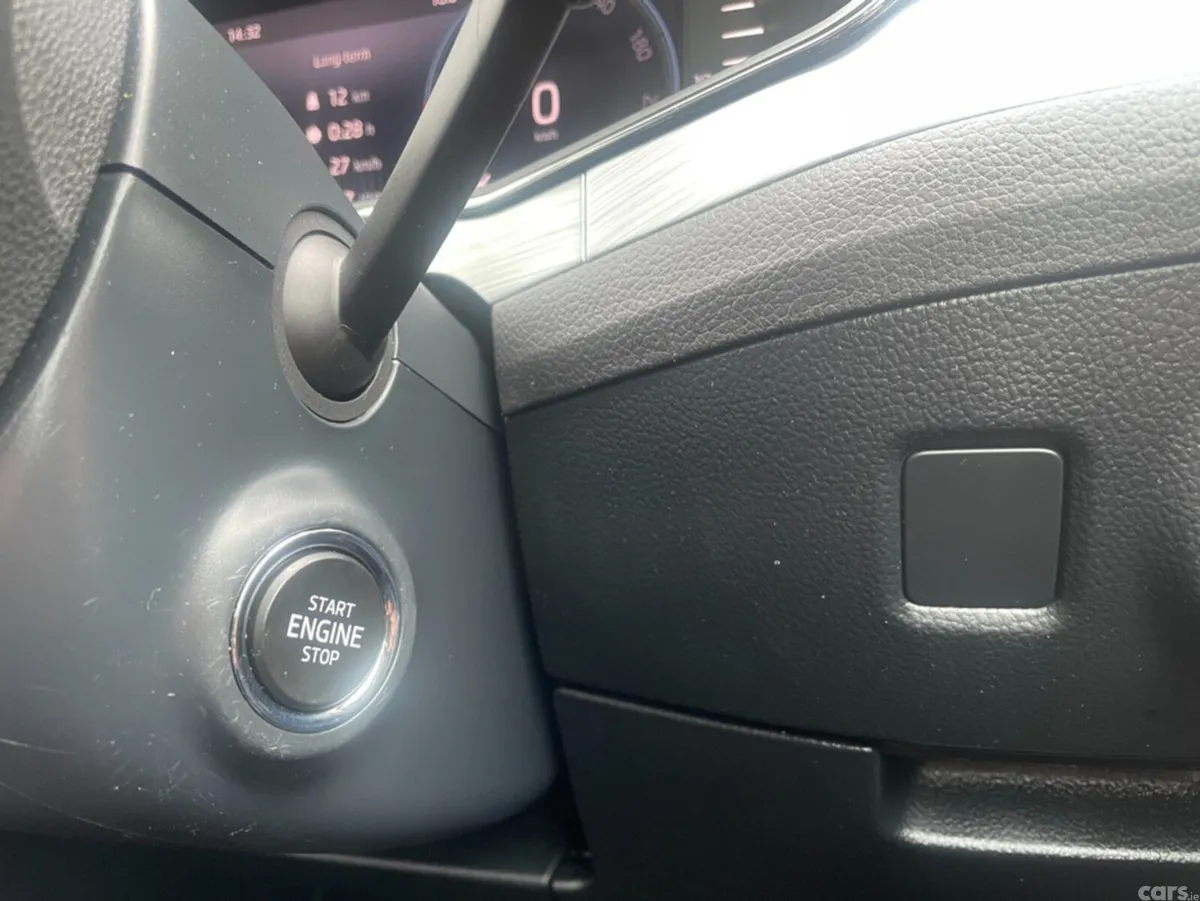 Skoda Superb Hatchback, Diesel, 2023, Red