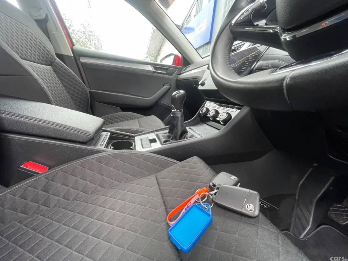 Skoda Superb Hatchback, Diesel, 2023, Red