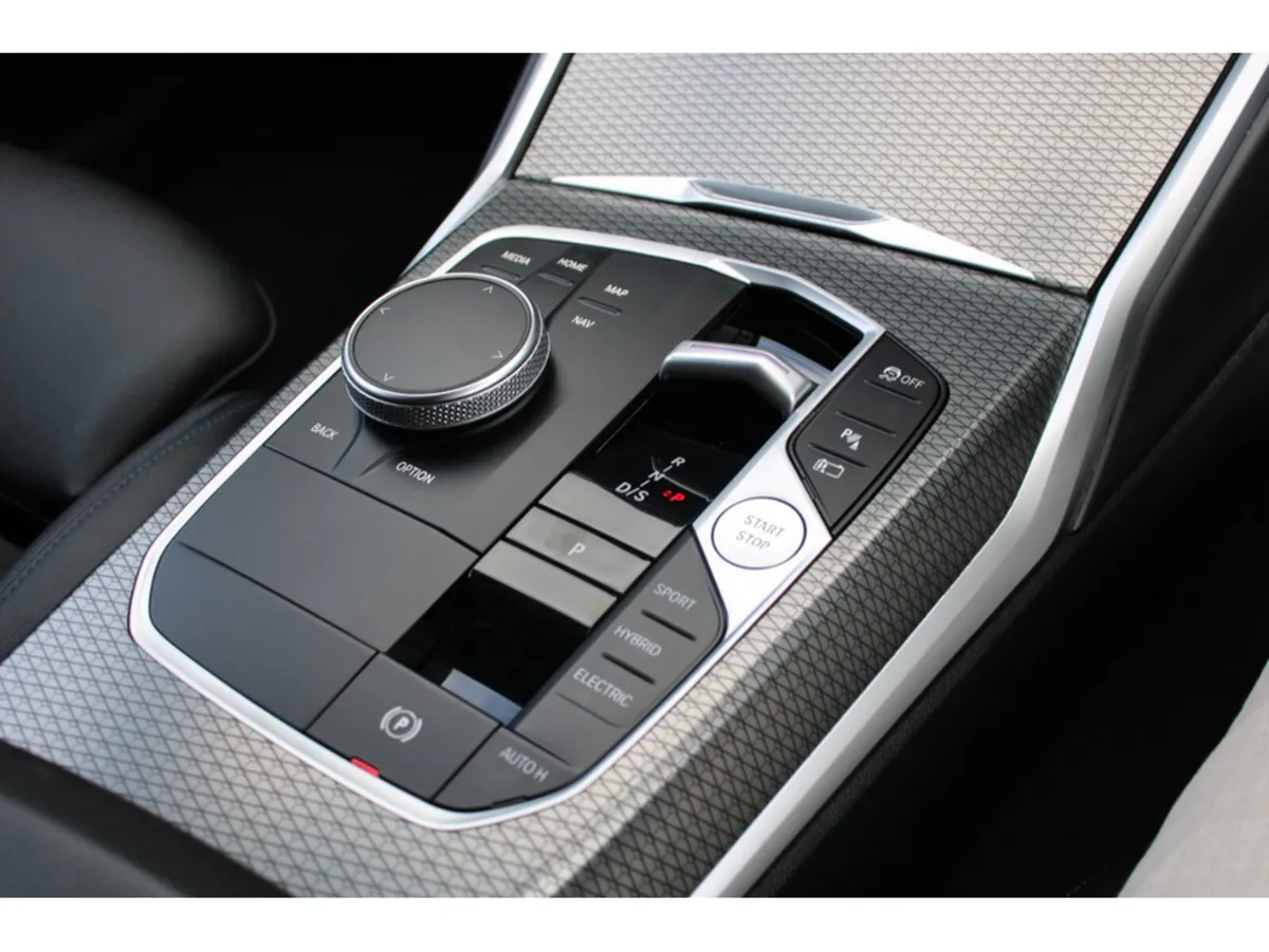 BMW 3-Series Estate, Petrol Plug-in Hybrid, 2022, Grey