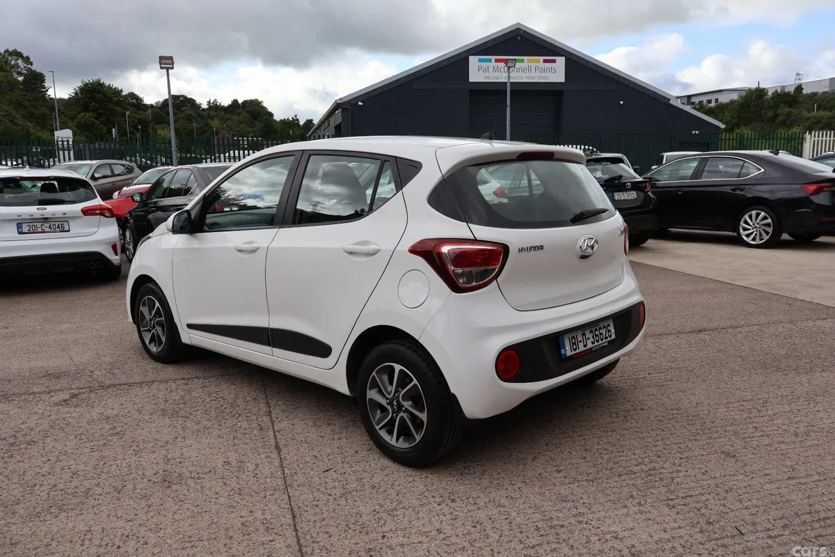 Hyundai i10 Hatchback, Petrol, 2018, White