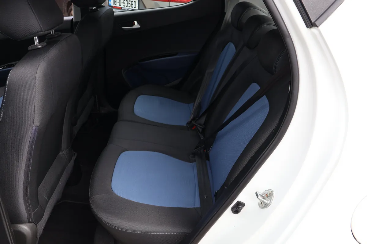 Hyundai i10 Hatchback, Petrol, 2018, White