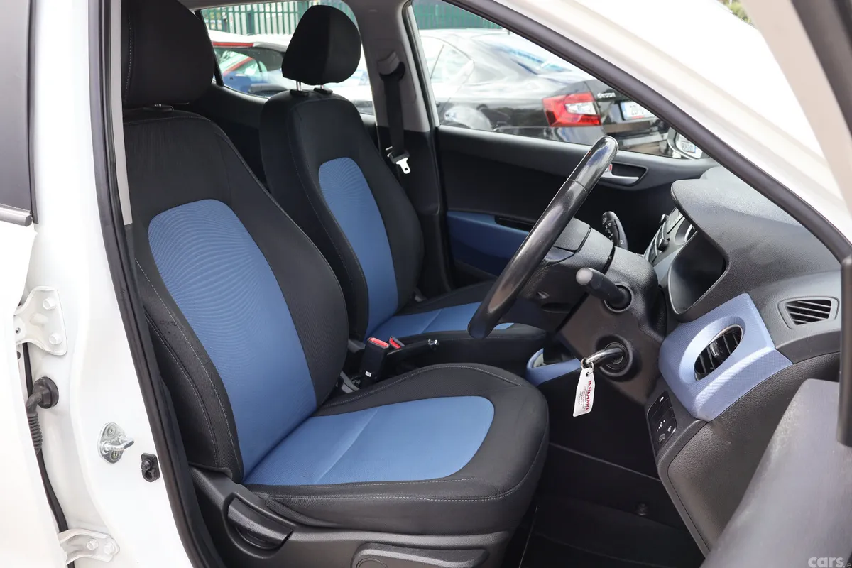 Hyundai i10 Hatchback, Petrol, 2018, White