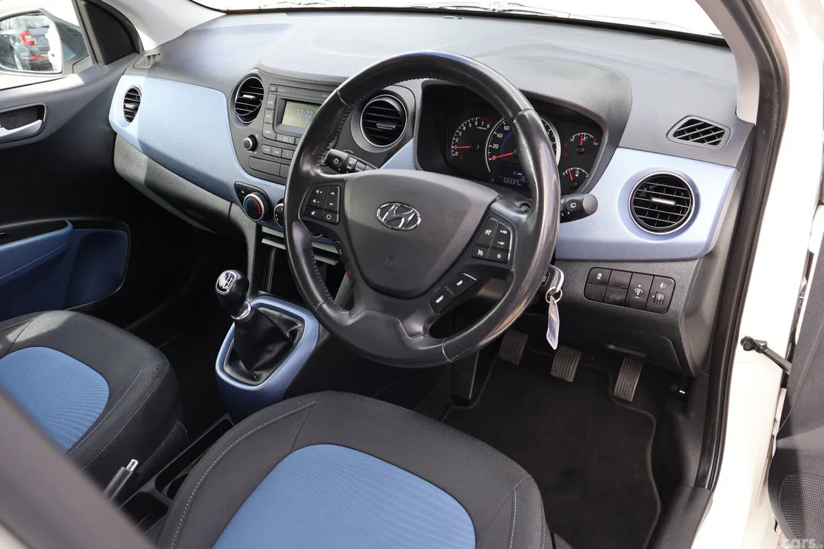 Hyundai i10 Hatchback, Petrol, 2018, White