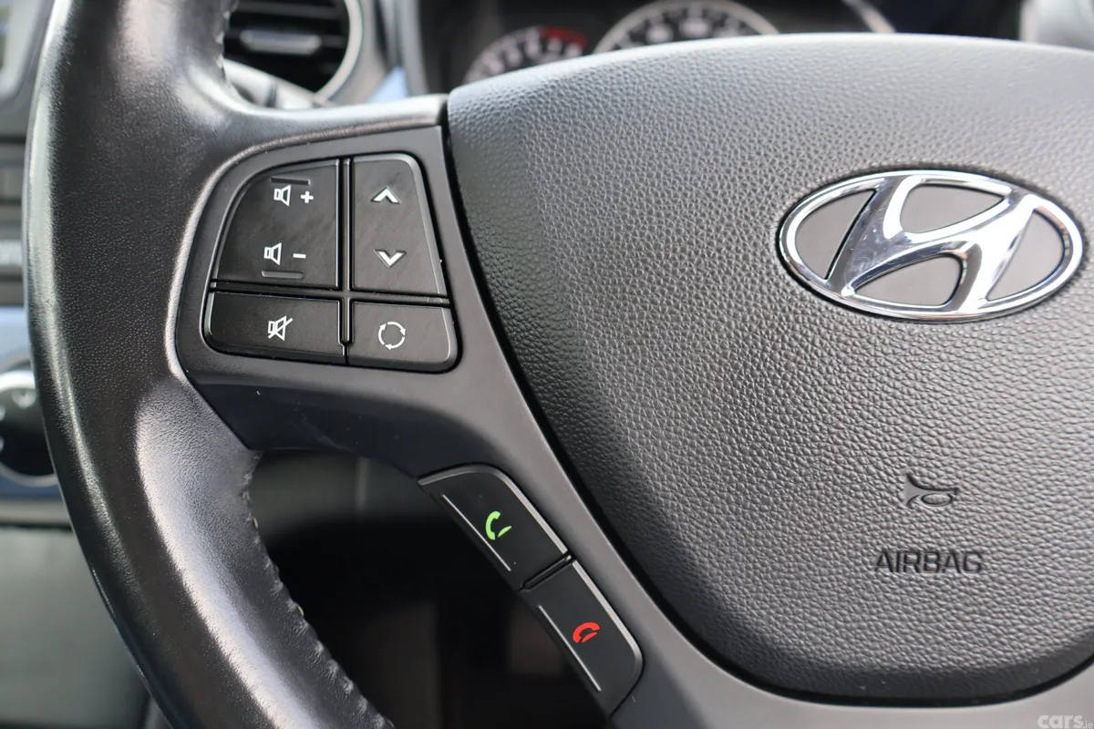 Hyundai i10 Hatchback, Petrol, 2018, White