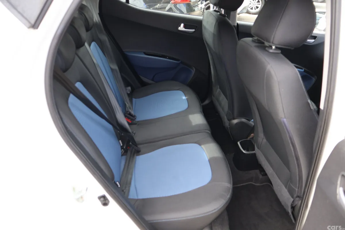 Hyundai i10 Hatchback, Petrol, 2018, White