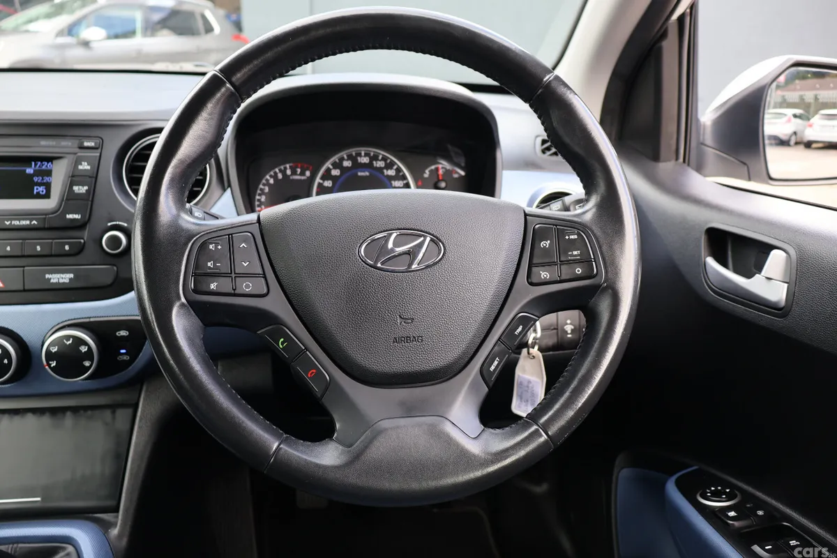 Hyundai i10 Hatchback, Petrol, 2018, White