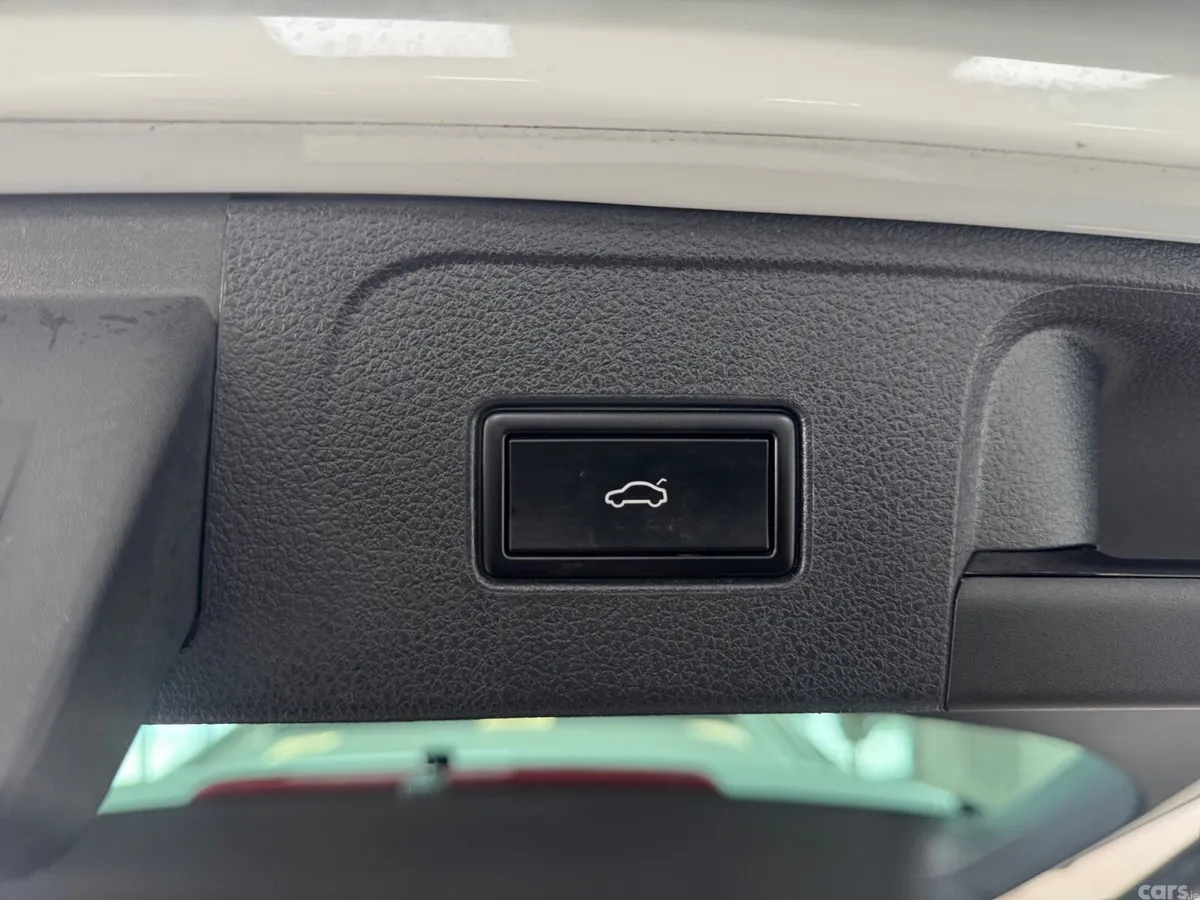 Volkswagen Passat Estate, Diesel, 2019, White