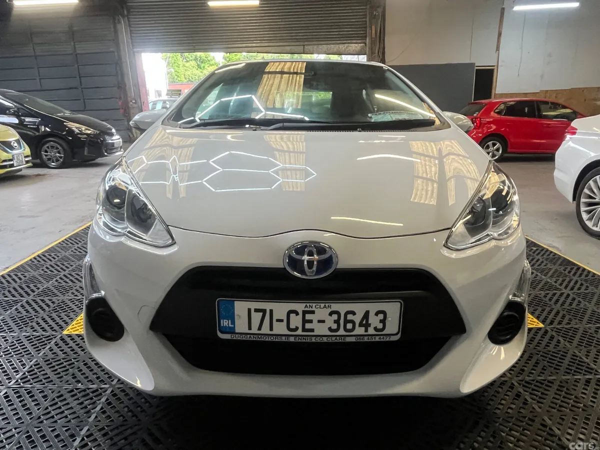 Toyota Aqua Hatchback, Petrol Hybrid, 2017, White