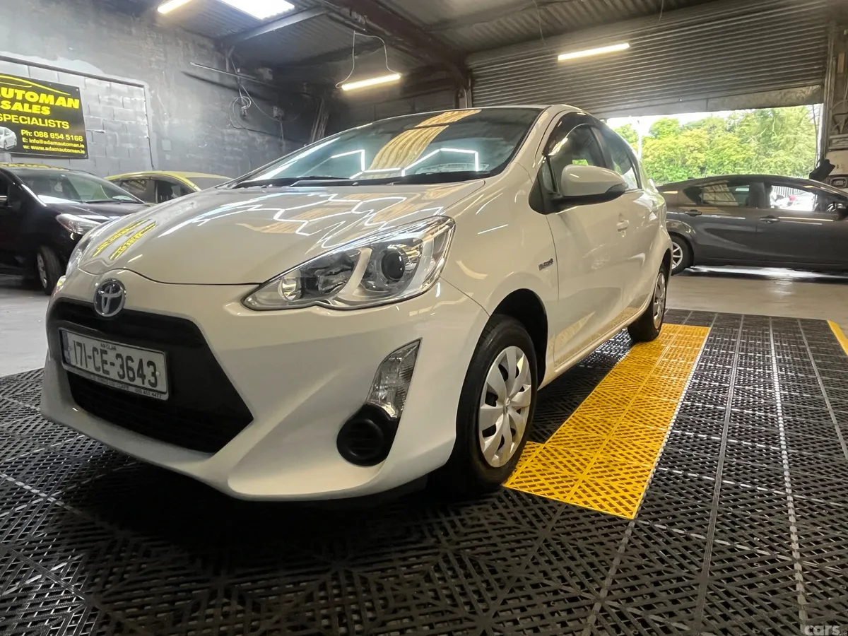 Toyota Aqua Hatchback, Petrol Hybrid, 2017, White