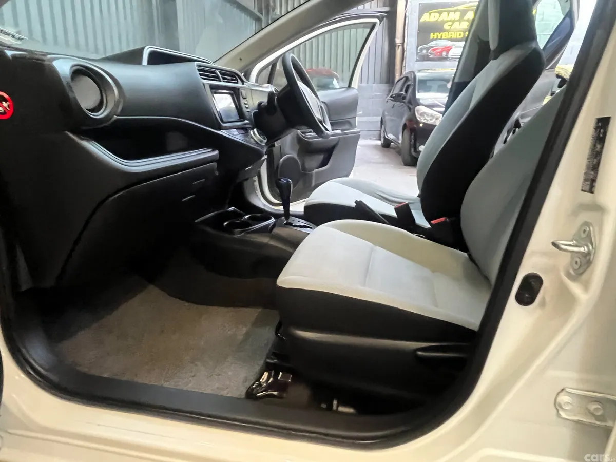 Toyota Aqua Hatchback, Petrol Hybrid, 2017, White
