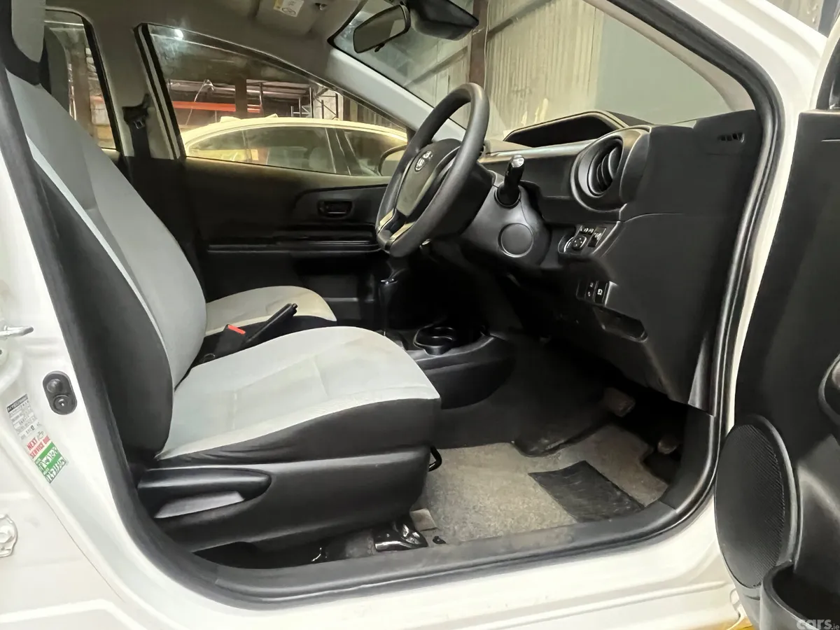 Toyota Aqua Hatchback, Petrol Hybrid, 2017, White