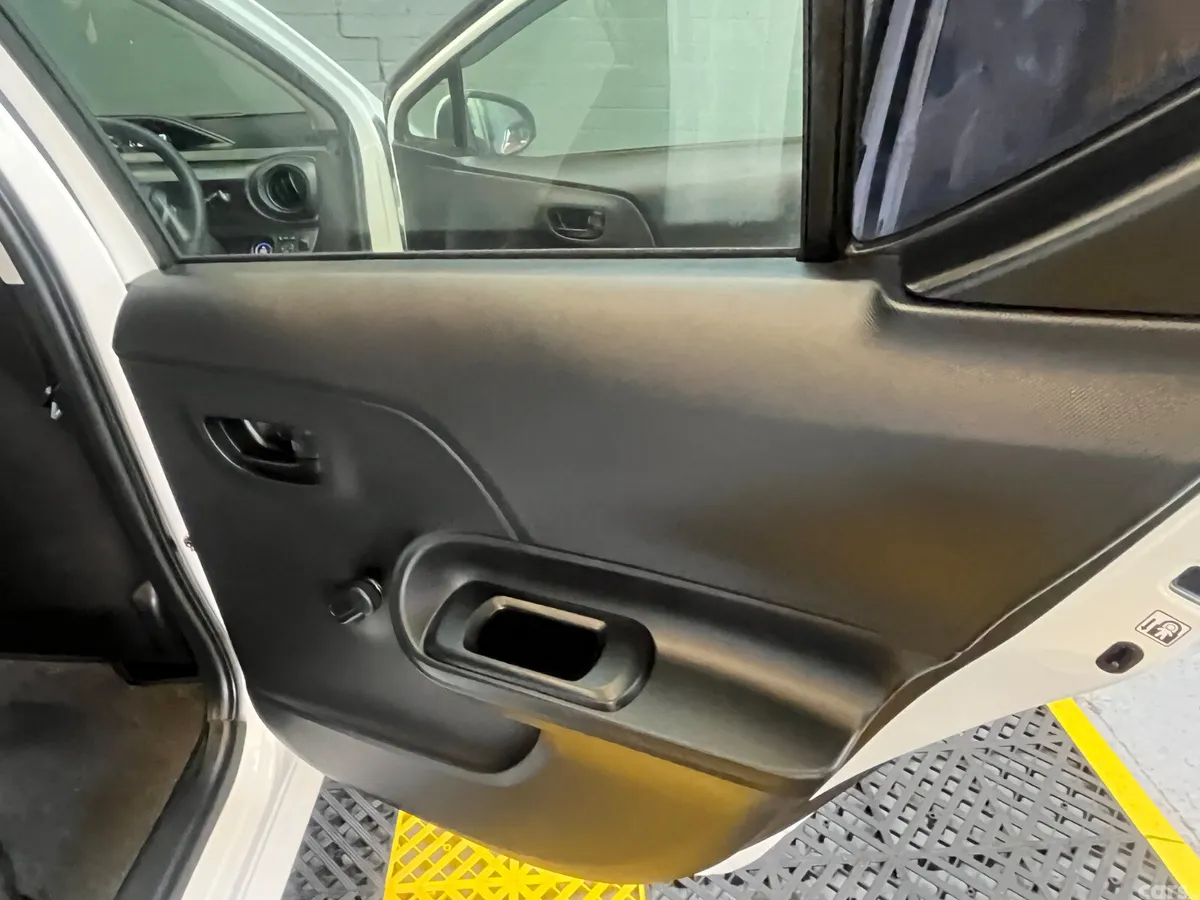 Toyota Aqua Hatchback, Petrol Hybrid, 2017, White