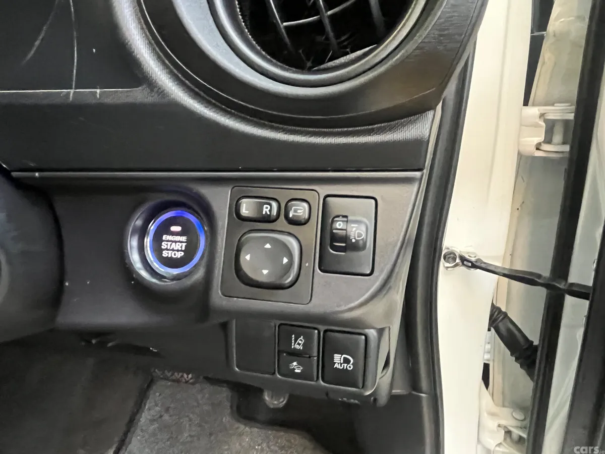 Toyota Aqua Hatchback, Petrol Hybrid, 2017, White