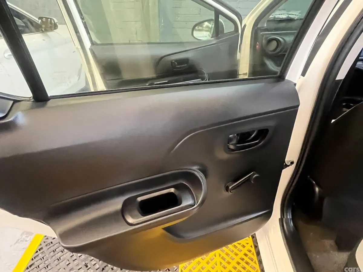 Toyota Aqua Hatchback, Petrol Hybrid, 2017, White