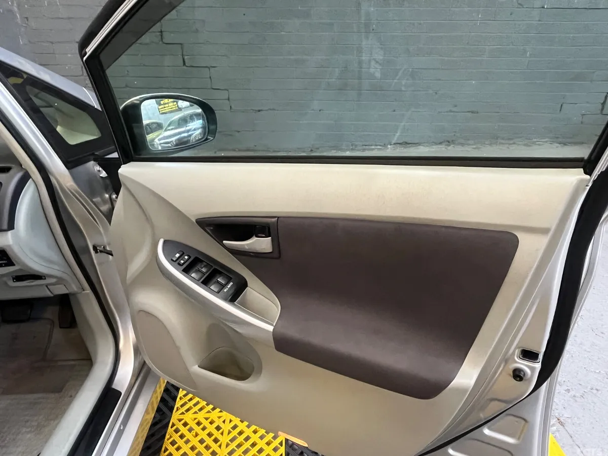 Toyota Prius Hatchback, Petrol Hybrid, 2010, Silver