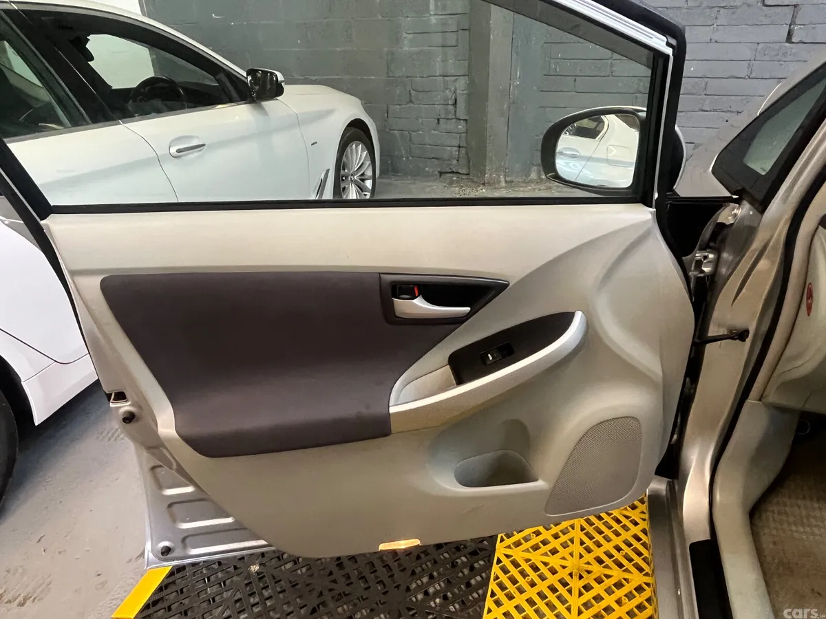 Toyota Prius Hatchback, Petrol Hybrid, 2010, Silver